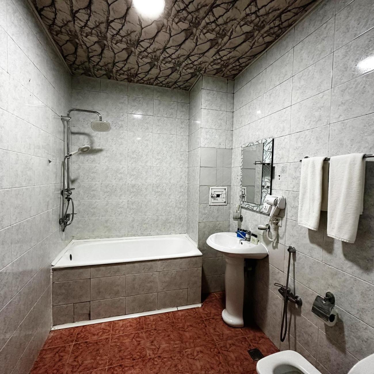 Avi Hotel Баку Екстер'єр фото